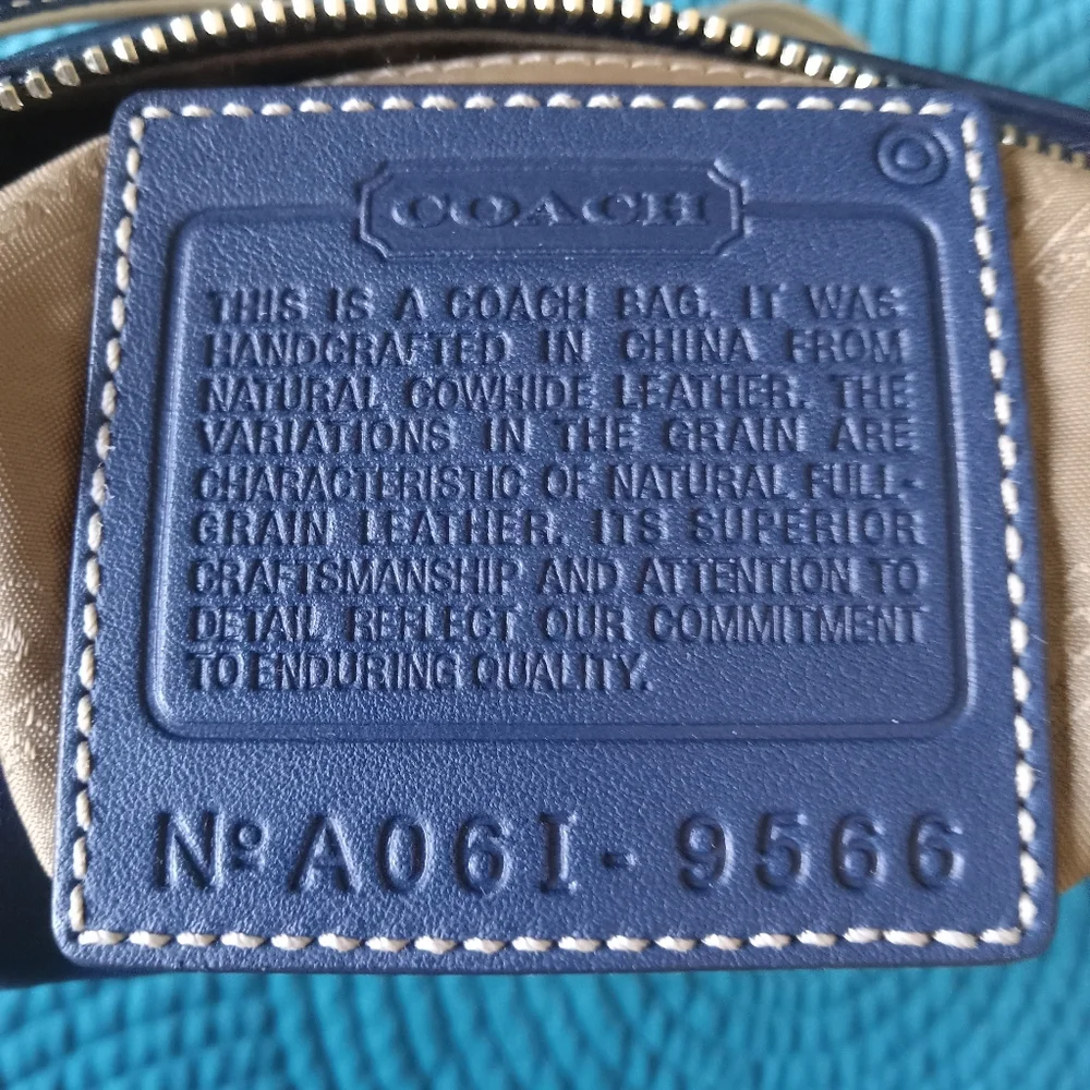 Coach Shoulder Crossbody Bag Adjustable Strap Navy & White Leather Excellent - Picture 2 of 12